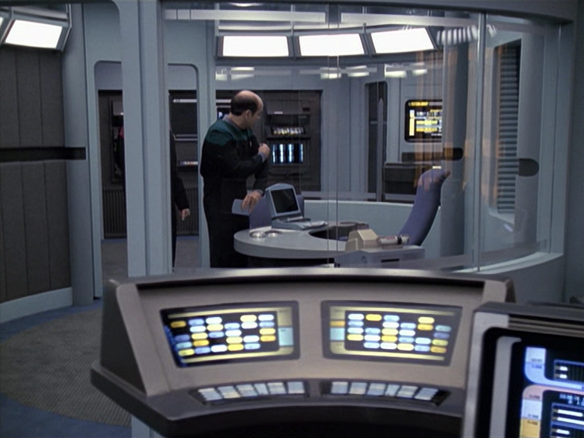 extant_StarTrek_VOY_6x13-Virtuoso_02421.jpg
