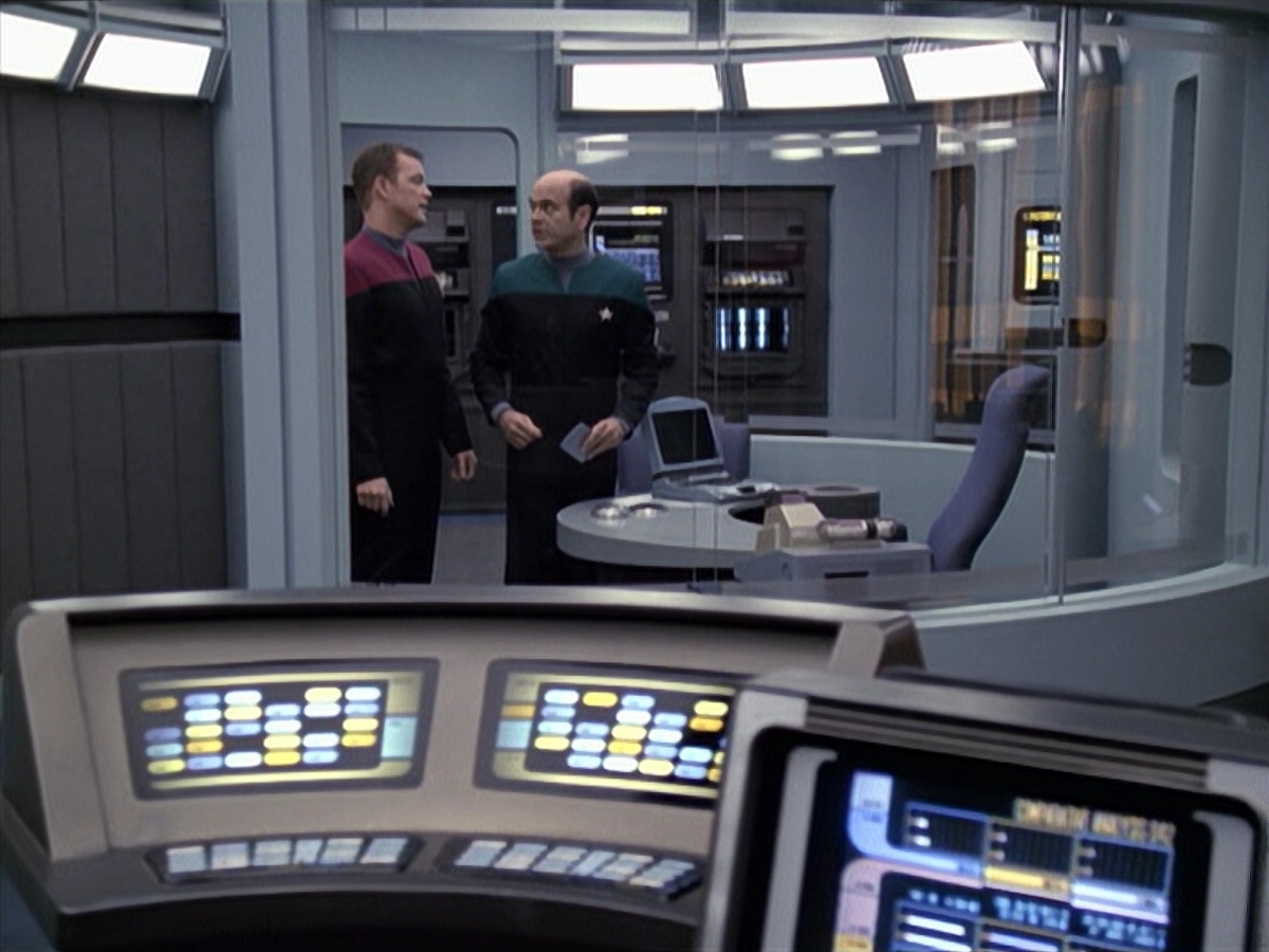 extant_StarTrek_VOY_6x13-Virtuoso_02423.jpg