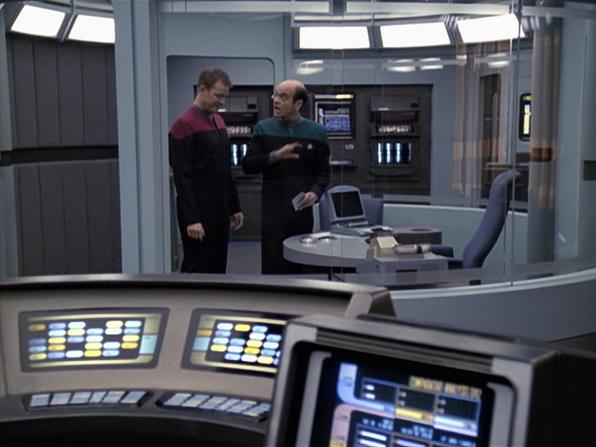 extant_StarTrek_VOY_6x13-Virtuoso_02424.jpg