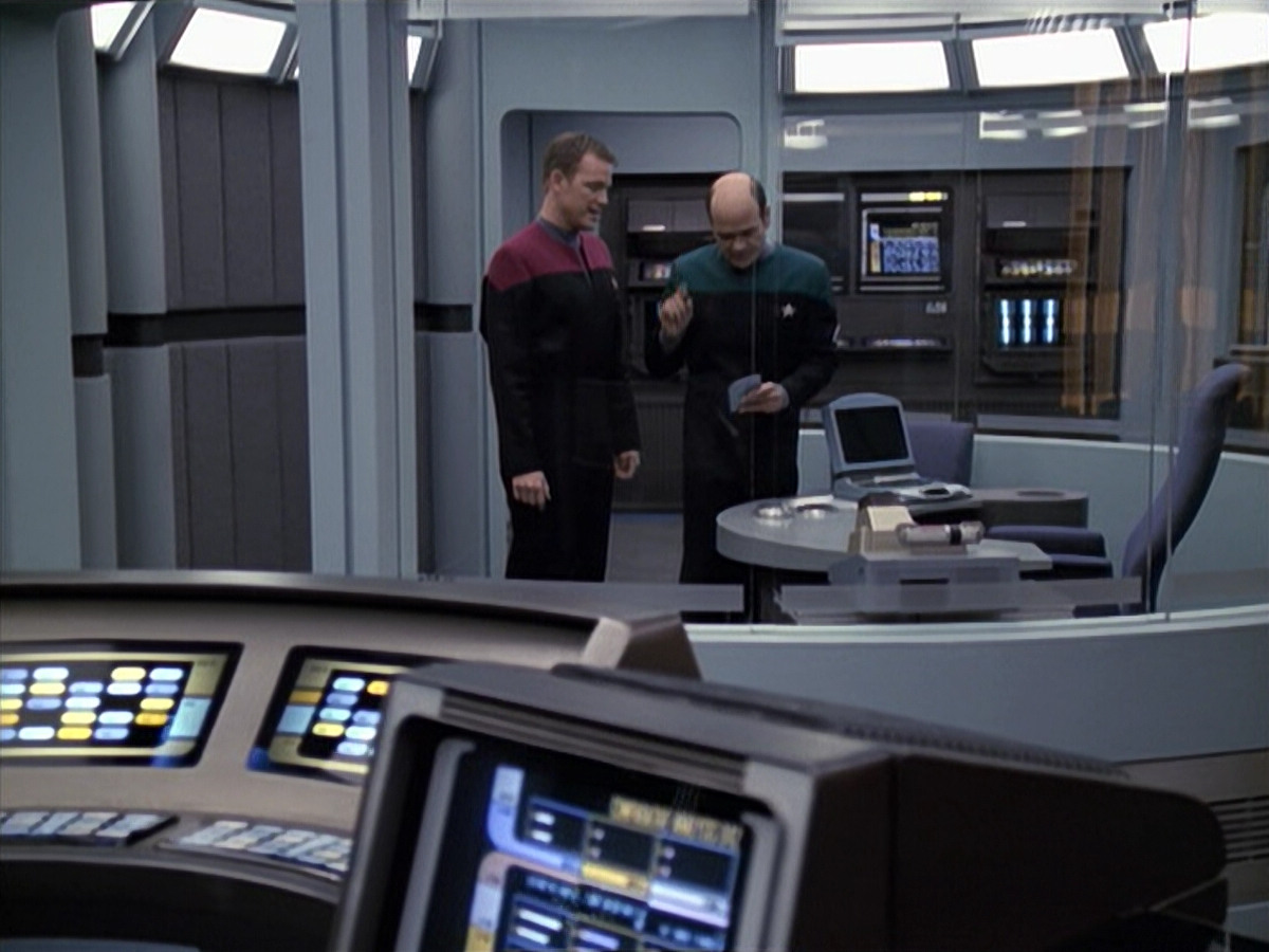 extant_StarTrek_VOY_6x13-Virtuoso_02426.jpg