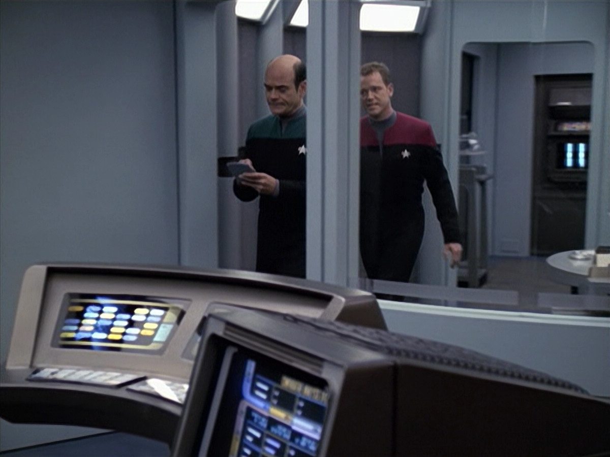 extant_StarTrek_VOY_6x13-Virtuoso_02429.jpg
