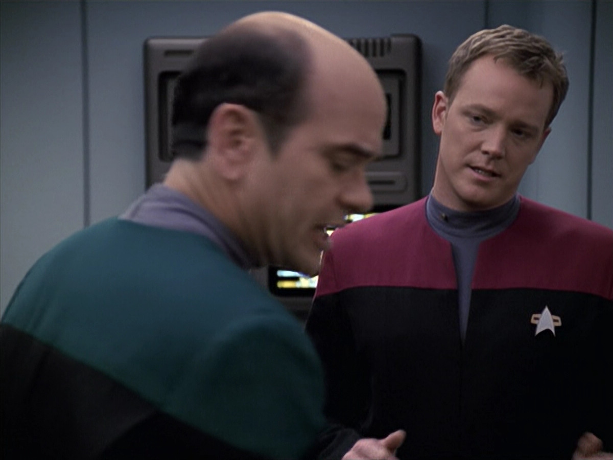 extant_StarTrek_VOY_6x13-Virtuoso_02440.jpg