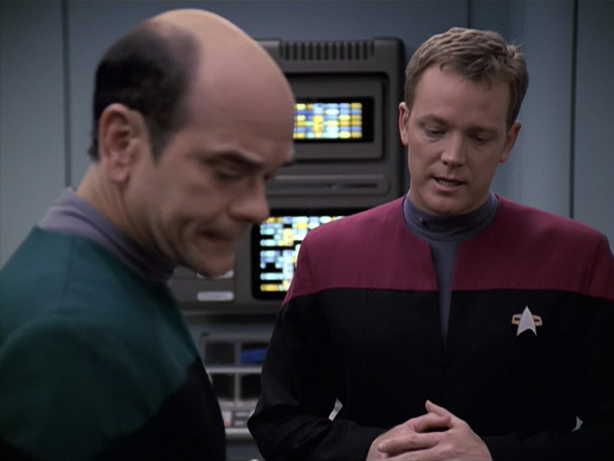 extant_StarTrek_VOY_6x13-Virtuoso_02444.jpg