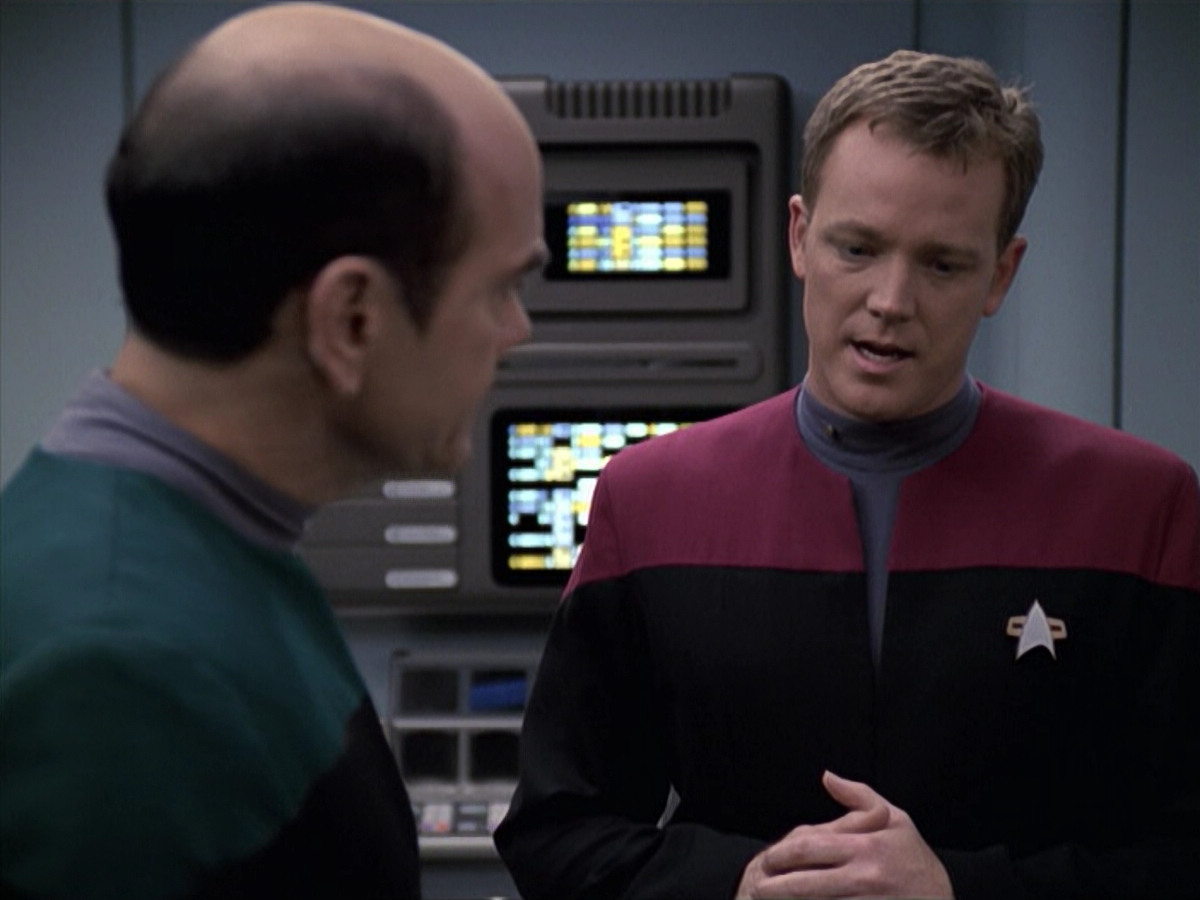 extant_StarTrek_VOY_6x13-Virtuoso_02445.jpg