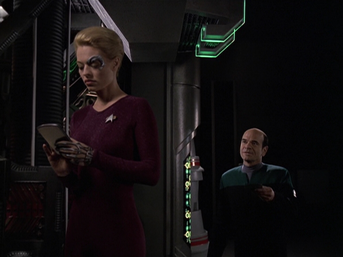 extant_StarTrek_VOY_6x13-Virtuoso_02521.jpg