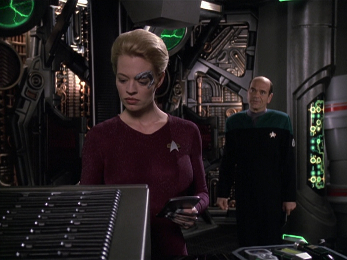 extant_StarTrek_VOY_6x13-Virtuoso_02552.jpg