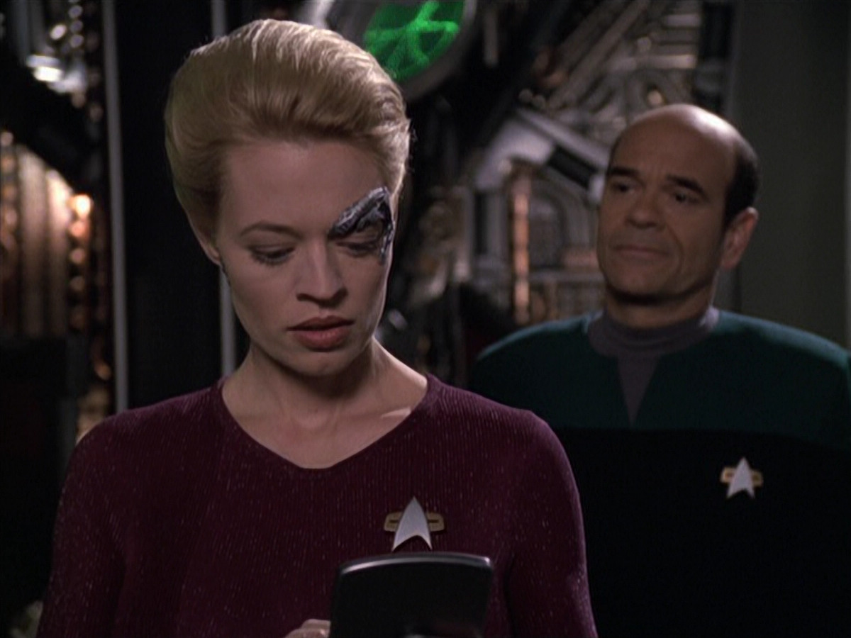 extant_StarTrek_VOY_6x13-Virtuoso_02625.jpg