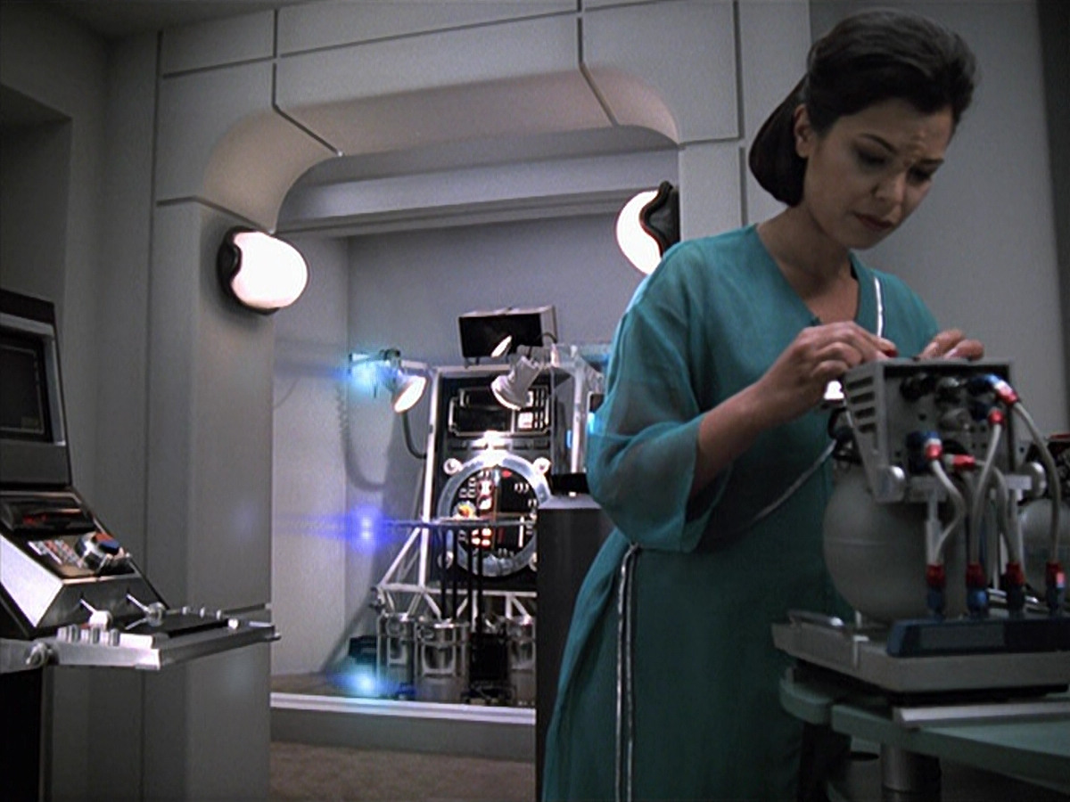 extant_StarTrek_VOY_6x13-Virtuoso_02721.jpg