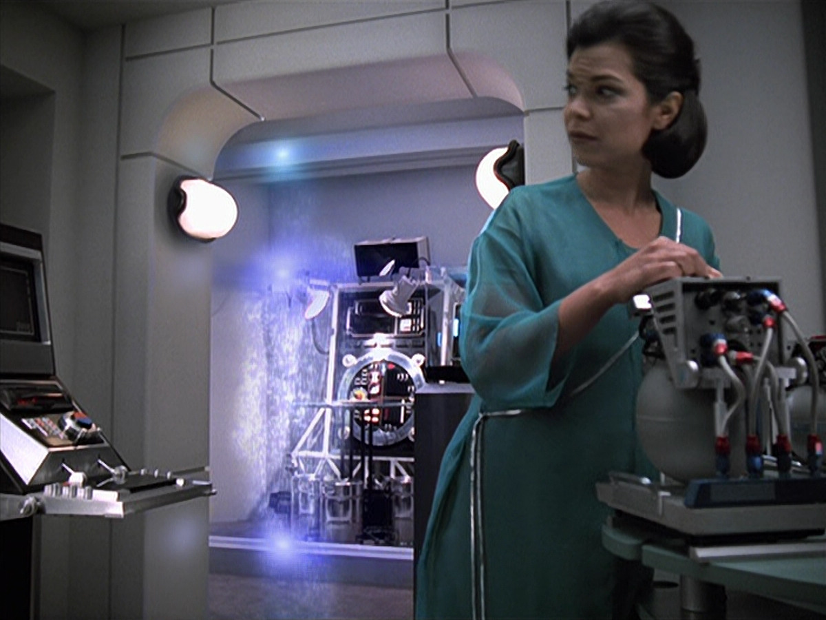 extant_StarTrek_VOY_6x13-Virtuoso_02722.jpg