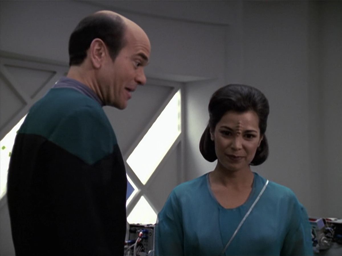 extant_StarTrek_VOY_6x13-Virtuoso_02737.jpg