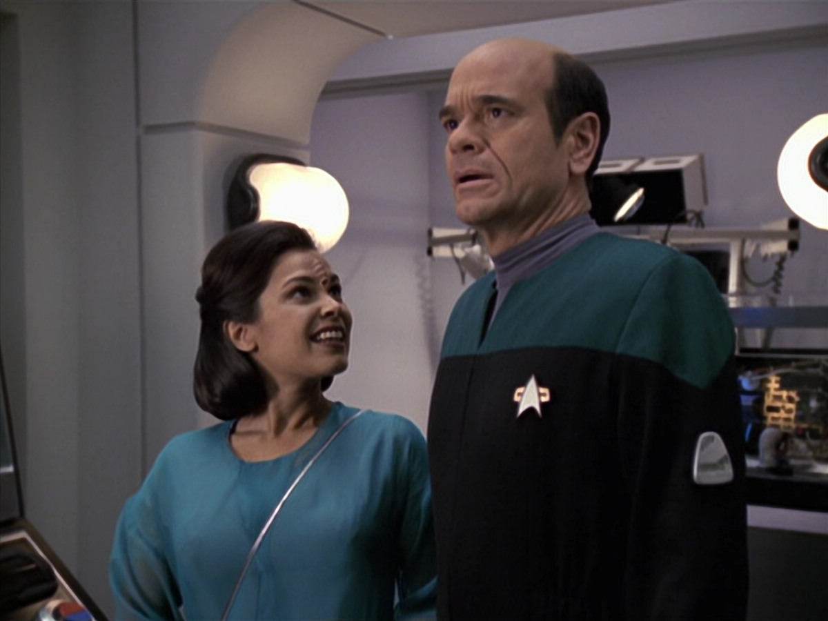 extant_StarTrek_VOY_6x13-Virtuoso_02794.jpg