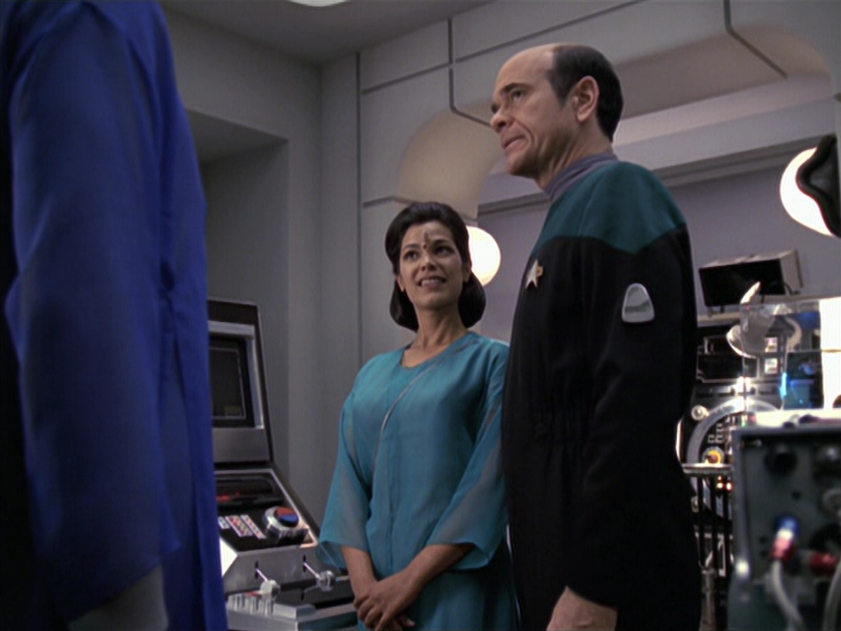 extant_StarTrek_VOY_6x13-Virtuoso_02839.jpg