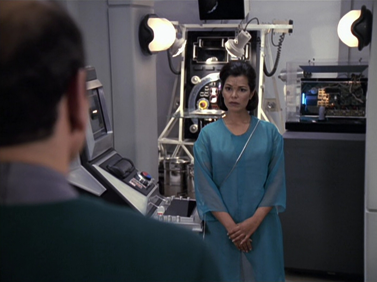 extant_StarTrek_VOY_6x13-Virtuoso_02876.jpg