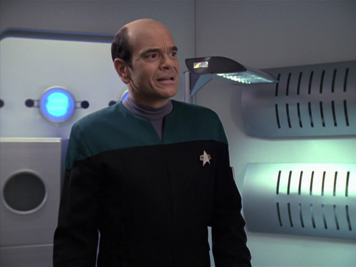 extant_StarTrek_VOY_6x13-Virtuoso_02880.jpg