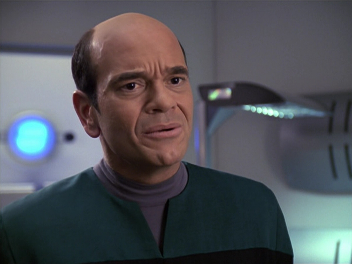 extant_StarTrek_VOY_6x13-Virtuoso_02916.jpg