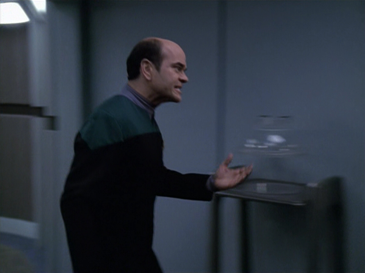 extant_StarTrek_VOY_6x13-Virtuoso_03004.jpg