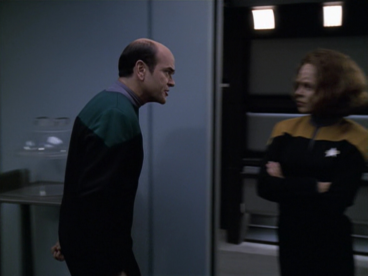 extant_StarTrek_VOY_6x13-Virtuoso_03005.jpg