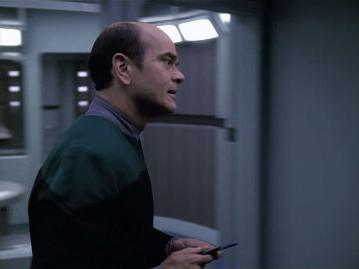 extant_StarTrek_VOY_6x13-Virtuoso_03032.jpg