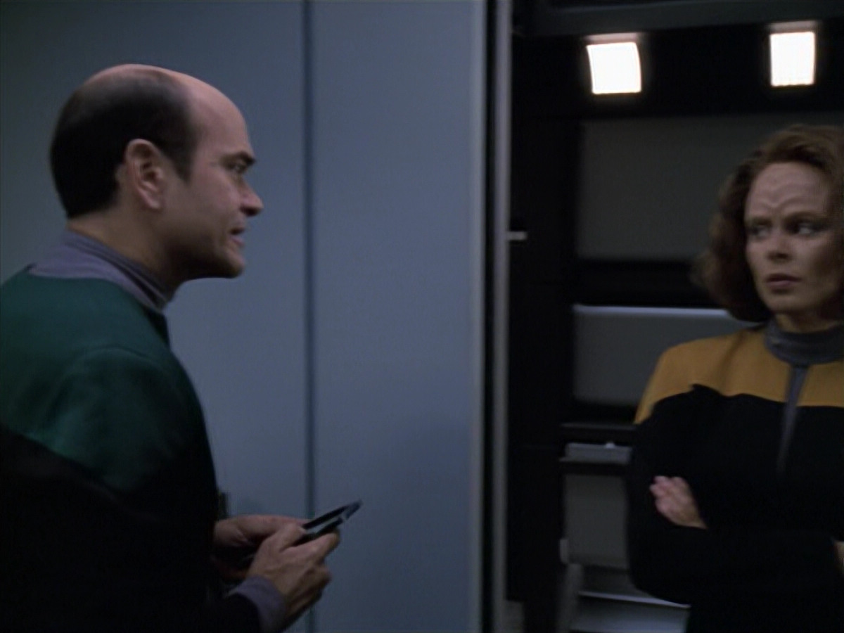 extant_StarTrek_VOY_6x13-Virtuoso_03034.jpg