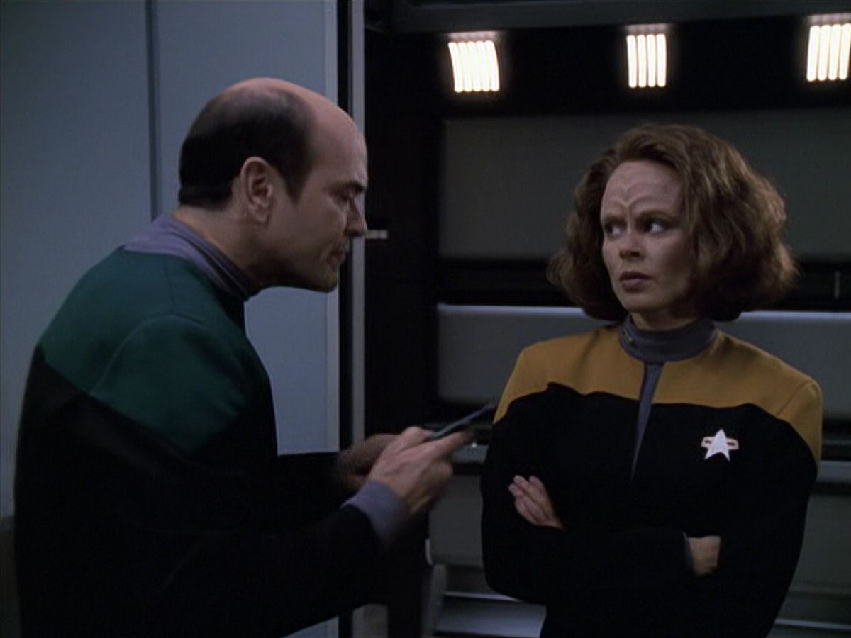extant_StarTrek_VOY_6x13-Virtuoso_03035.jpg