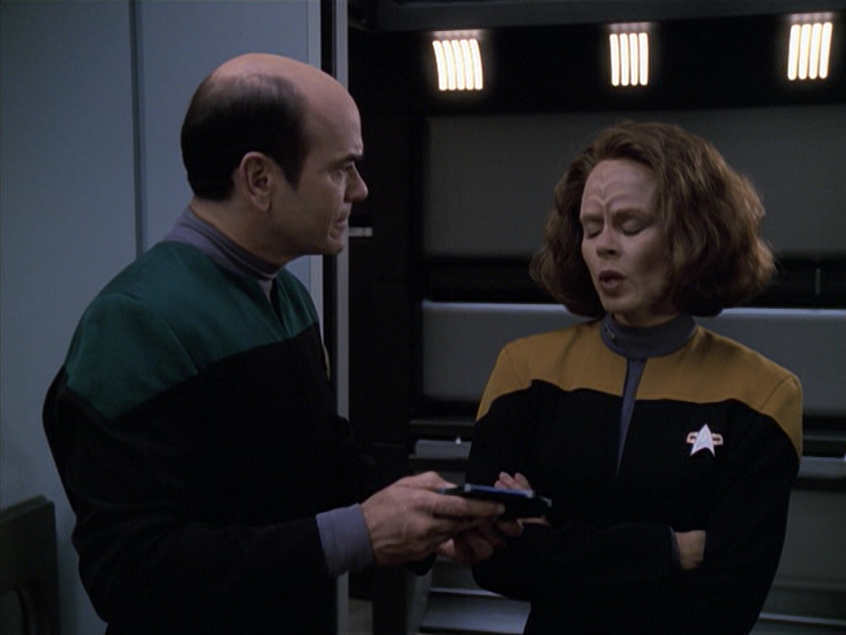extant_StarTrek_VOY_6x13-Virtuoso_03039.jpg
