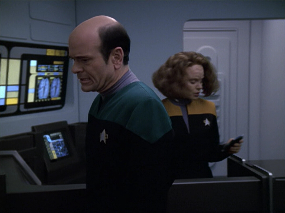 extant_StarTrek_VOY_6x13-Virtuoso_03051.jpg