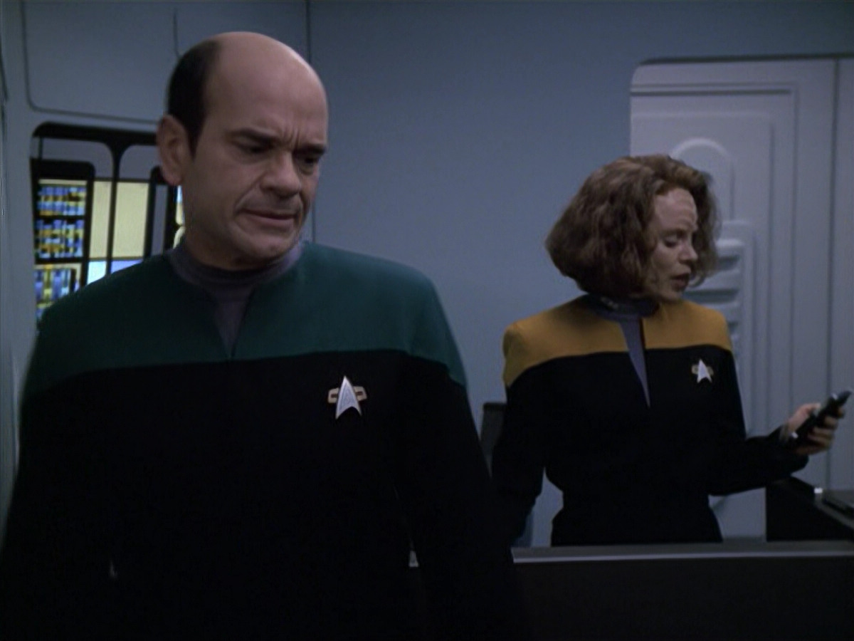 extant_StarTrek_VOY_6x13-Virtuoso_03052.jpg