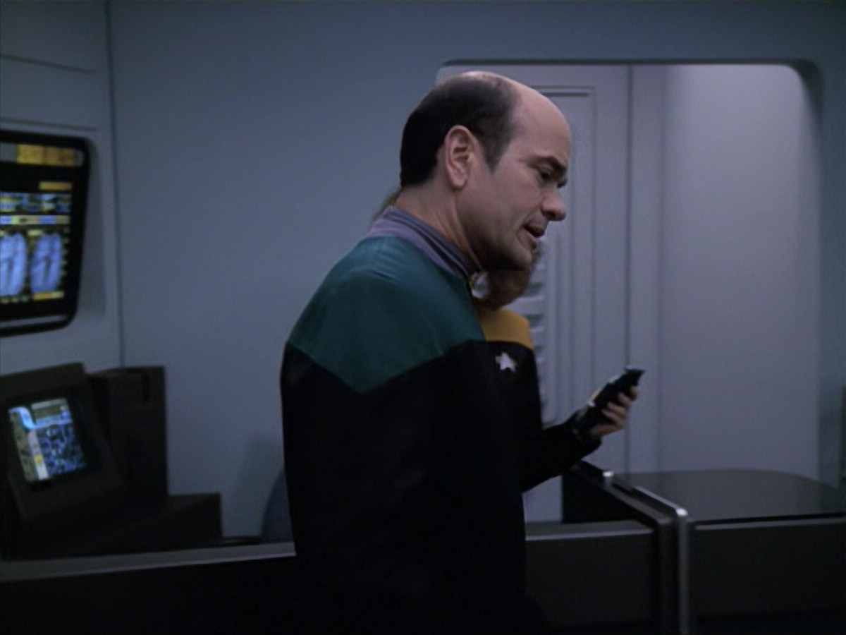 extant_StarTrek_VOY_6x13-Virtuoso_03054.jpg