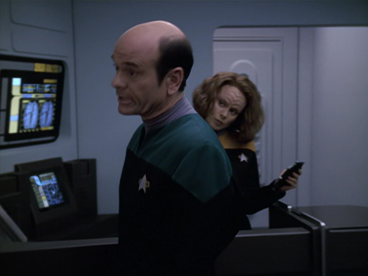 extant_StarTrek_VOY_6x13-Virtuoso_03059.jpg
