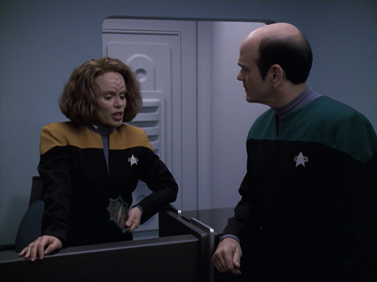 extant_StarTrek_VOY_6x13-Virtuoso_03075.jpg