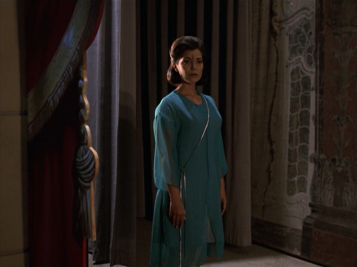 extant_StarTrek_VOY_6x13-Virtuoso_03123.jpg