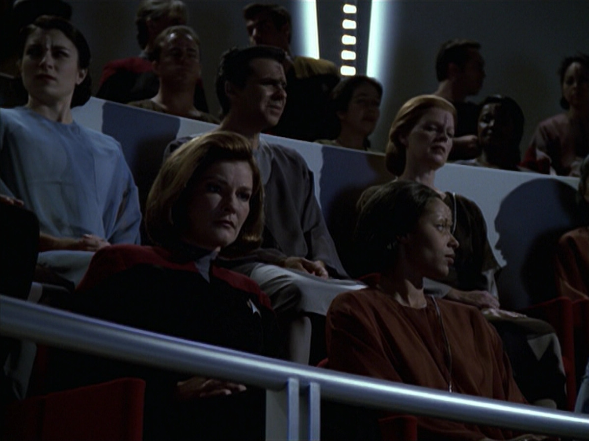 extant_StarTrek_VOY_6x13-Virtuoso_03142.jpg