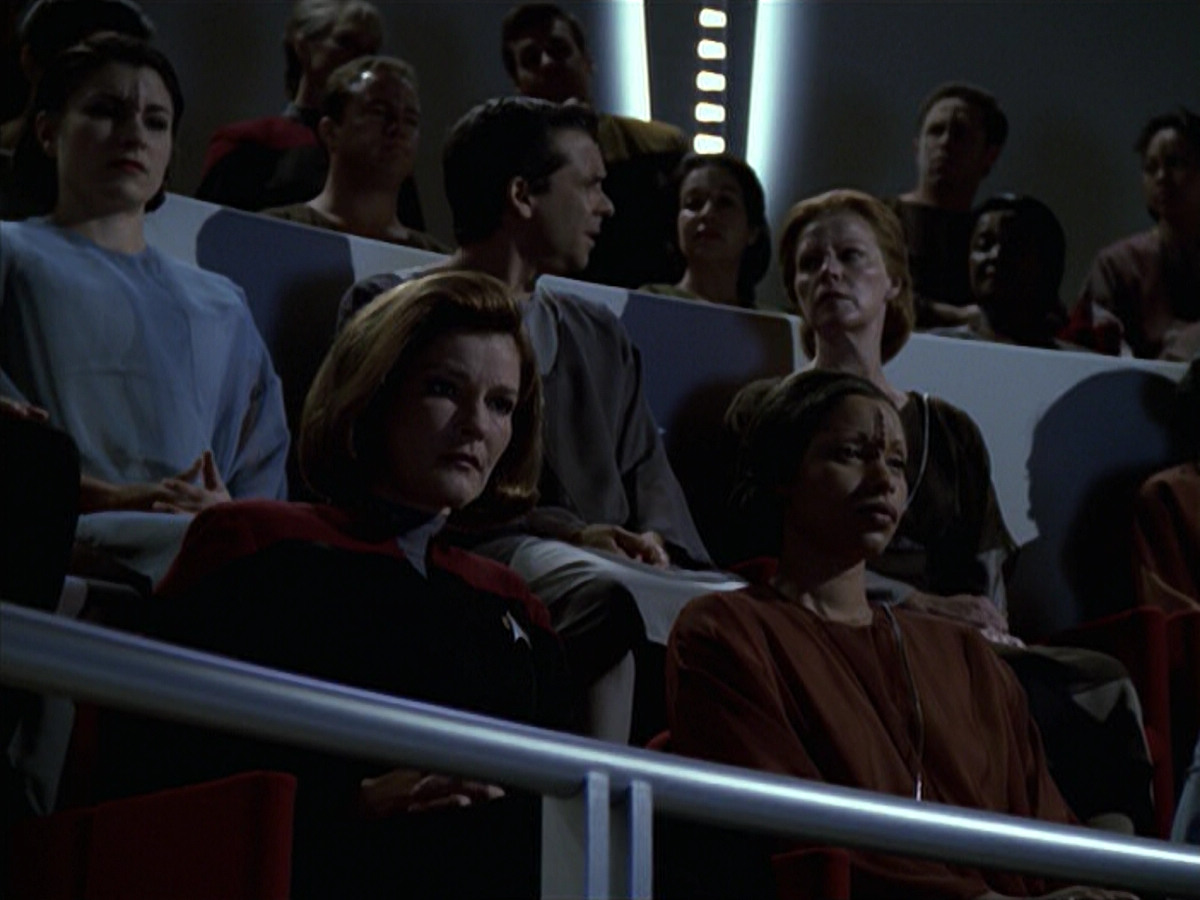 extant_StarTrek_VOY_6x13-Virtuoso_03144.jpg