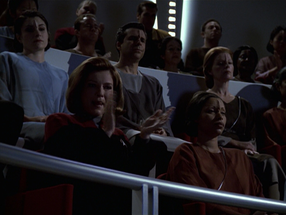 extant_StarTrek_VOY_6x13-Virtuoso_03279.jpg