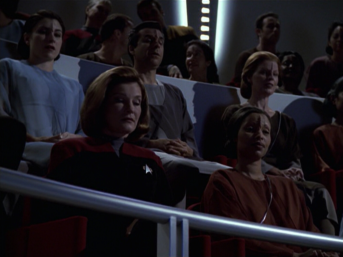 extant_StarTrek_VOY_6x13-Virtuoso_03319.jpg