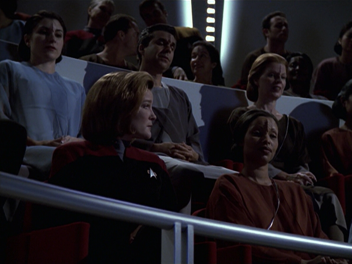 extant_StarTrek_VOY_6x13-Virtuoso_03320.jpg