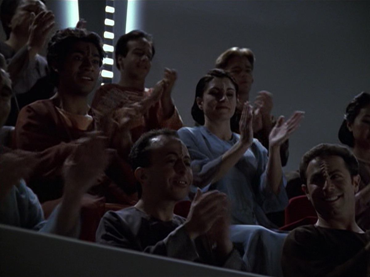 extant_StarTrek_VOY_6x13-Virtuoso_03343.jpg