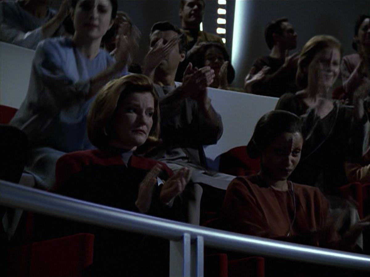 extant_StarTrek_VOY_6x13-Virtuoso_03386.jpg