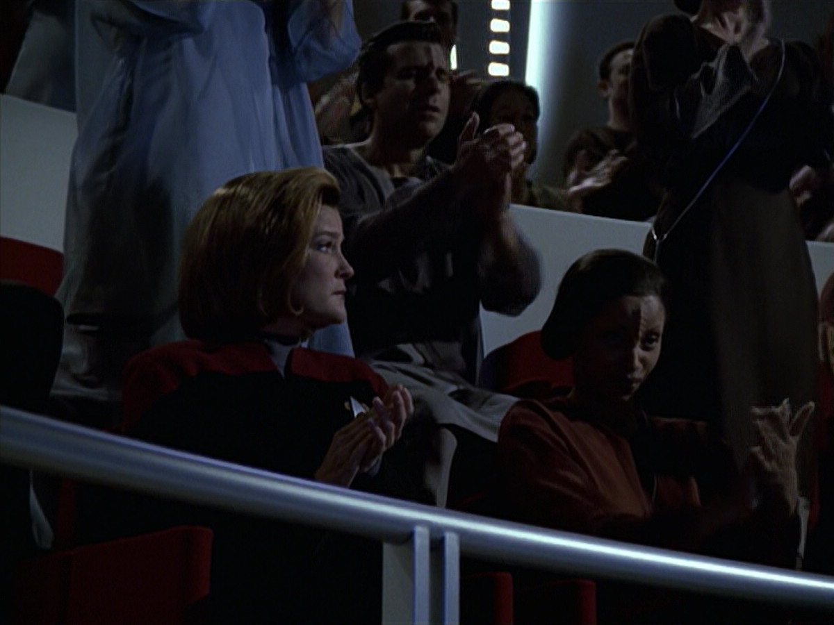 extant_StarTrek_VOY_6x13-Virtuoso_03387.jpg