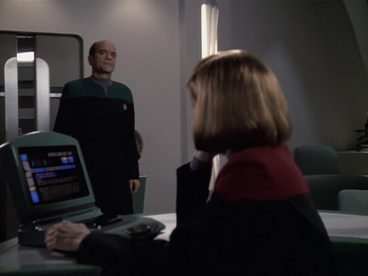 extant_StarTrek_VOY_6x13-Virtuoso_03418.jpg