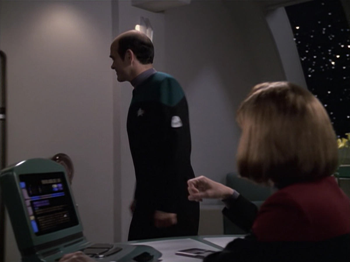 extant_StarTrek_VOY_6x13-Virtuoso_03491.jpg