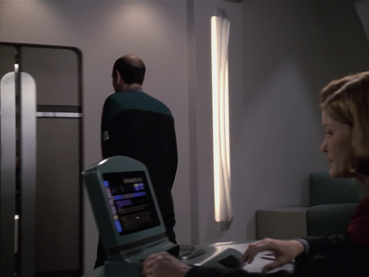 extant_StarTrek_VOY_6x13-Virtuoso_03492.jpg