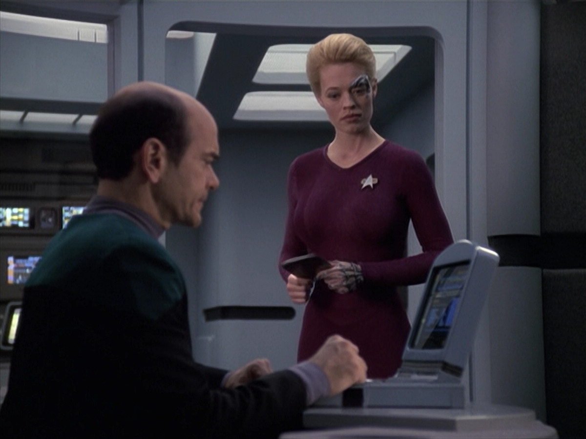 extant_StarTrek_VOY_6x13-Virtuoso_03526.jpg