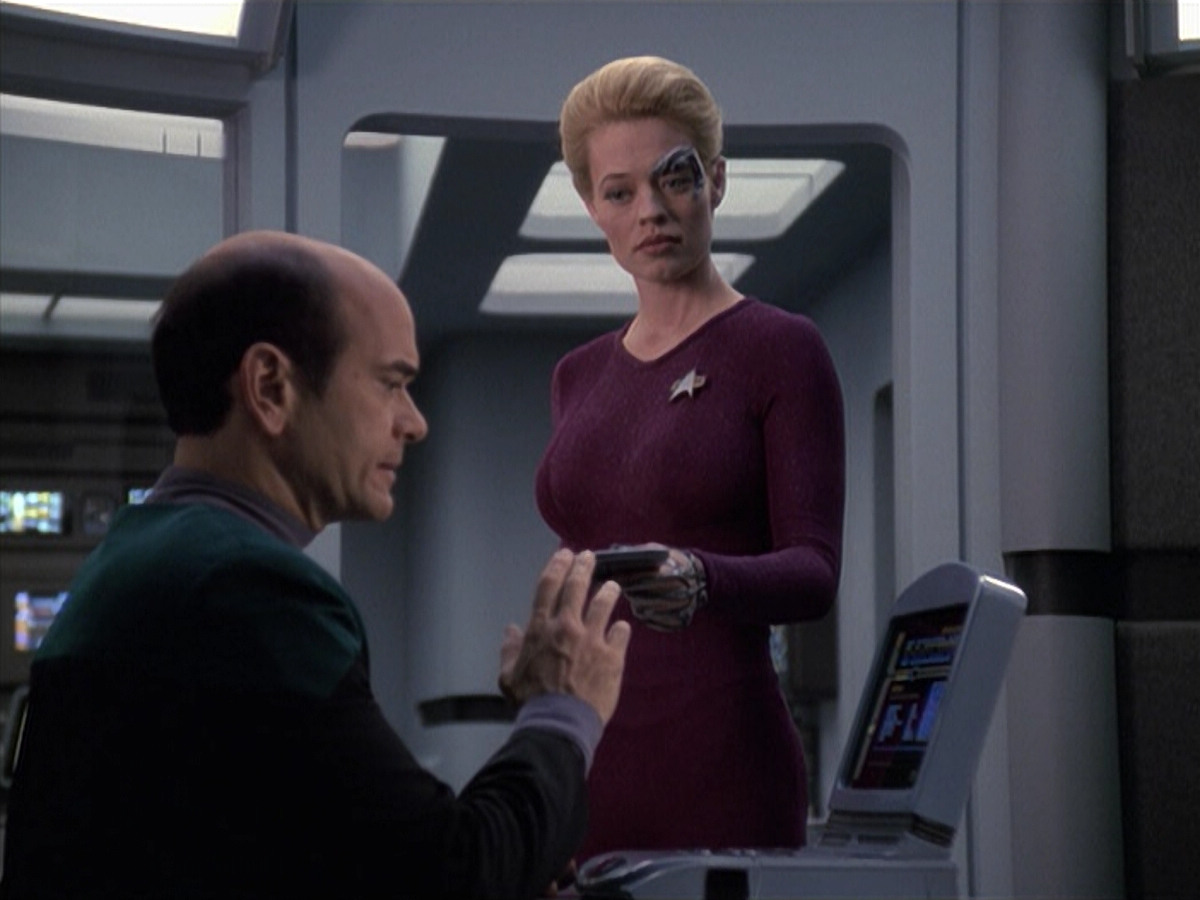 extant_StarTrek_VOY_6x13-Virtuoso_03531.jpg