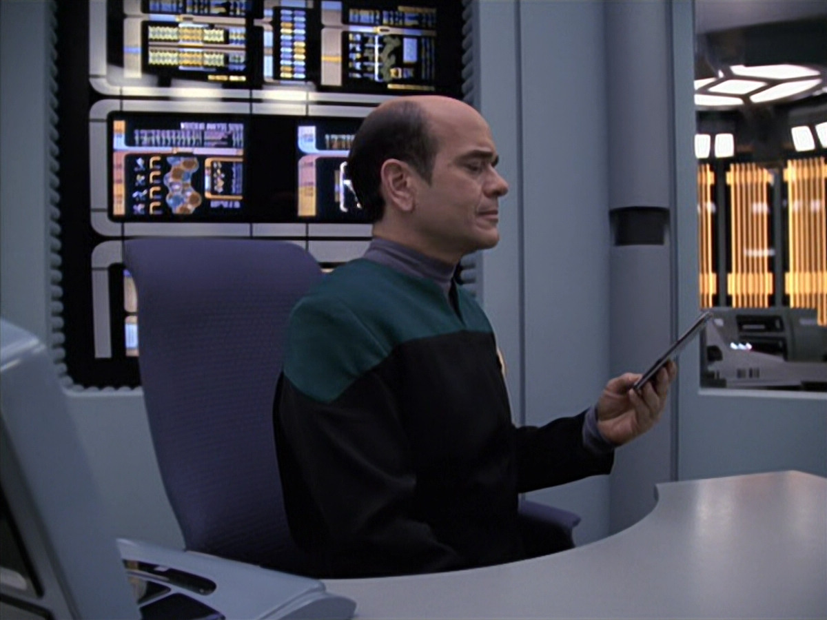 extant_StarTrek_VOY_6x13-Virtuoso_03600.jpg