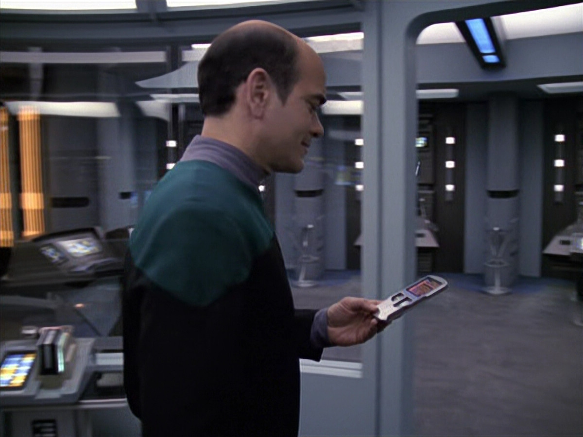 extant_StarTrek_VOY_6x13-Virtuoso_03607.jpg