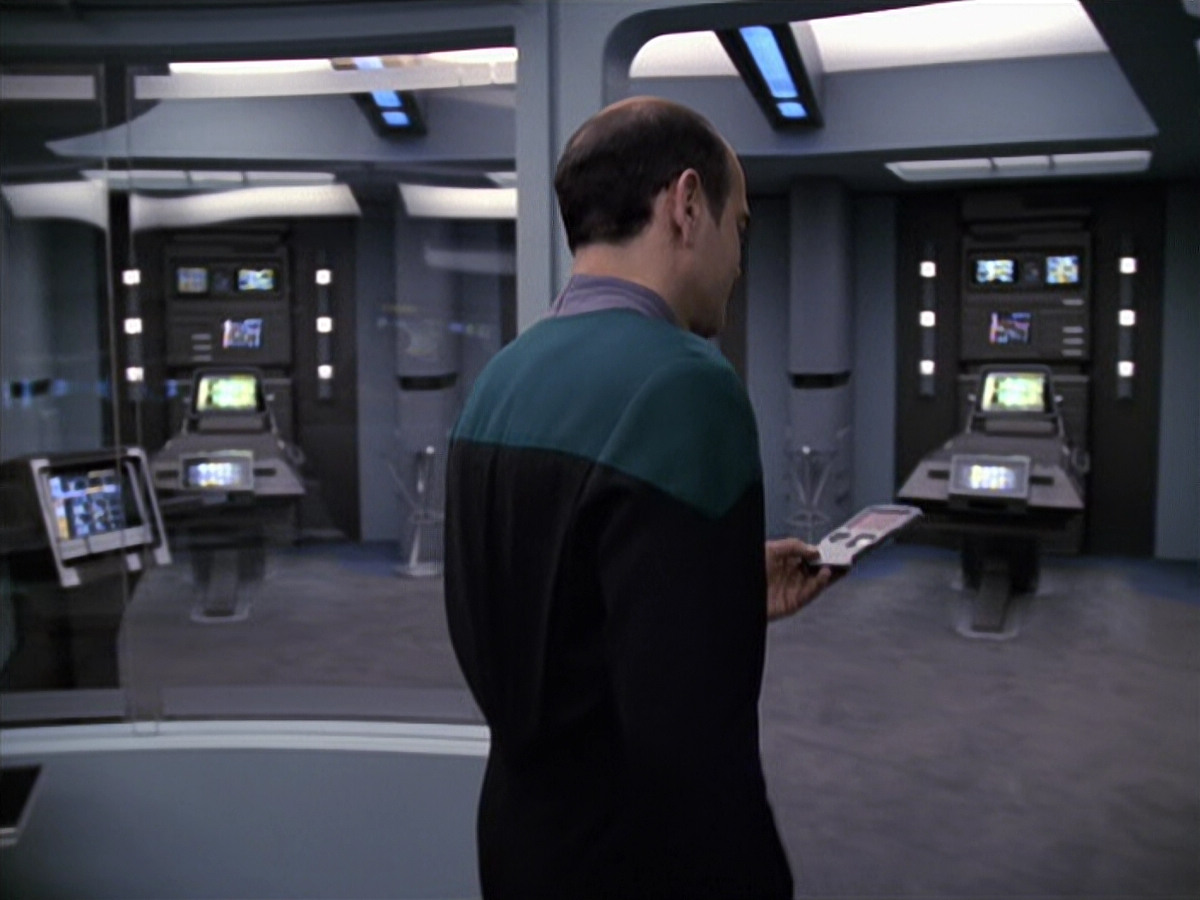 extant_StarTrek_VOY_6x13-Virtuoso_03608.jpg