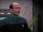 extant_StarTrek_VOY_6x13-Virtuoso_00836.jpg