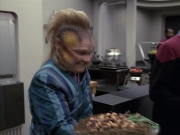 extant_StarTrek_VOY_6x13-Virtuoso_01010.jpg