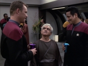 extant_StarTrek_VOY_6x13-Virtuoso_01027.jpg